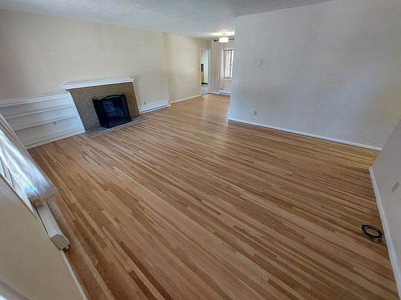 3rd image of 3505 Mackland Ave NE