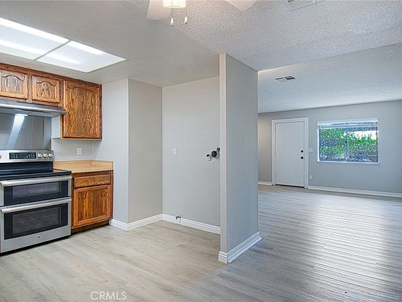 3rd image of 2223 N Broadway APT L