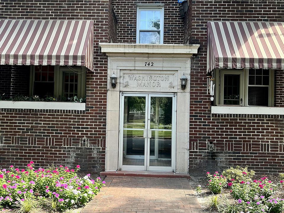 1st image of 742 Washington Park #1-B6