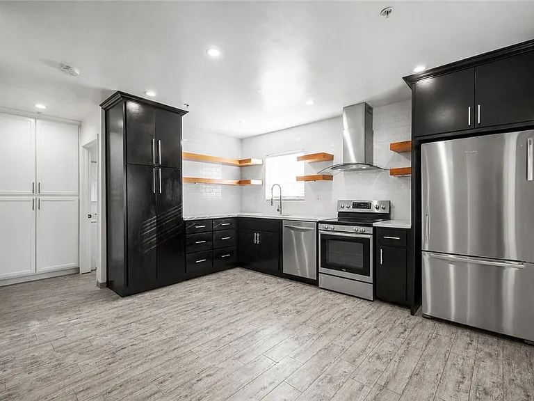 554 W 93rd St — Photo 5