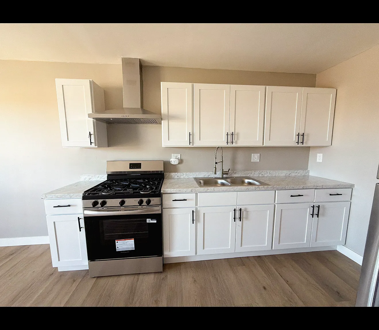 1 bed, 950 sqft, $999 — Photo 1