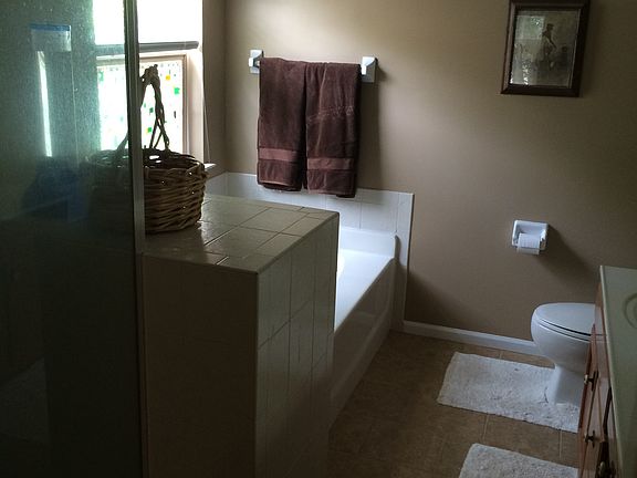 Master bath with 2 sinks and garden tub