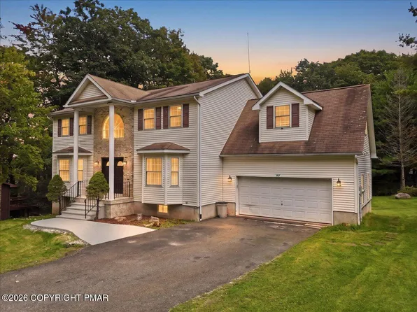 49 Seneca Rd, Mount Pocono, PA 18344