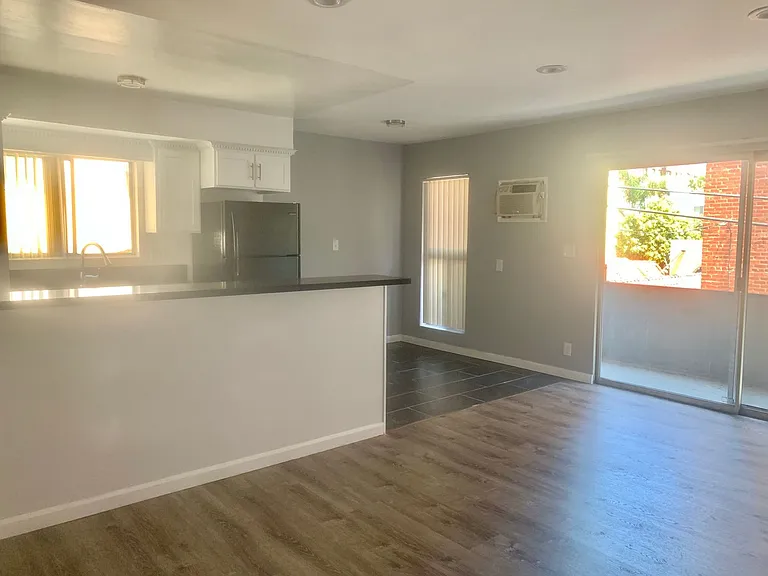 324 S Saint Andrews Pl — Photo 11