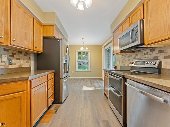 3rd image of 313 Brown Trl
