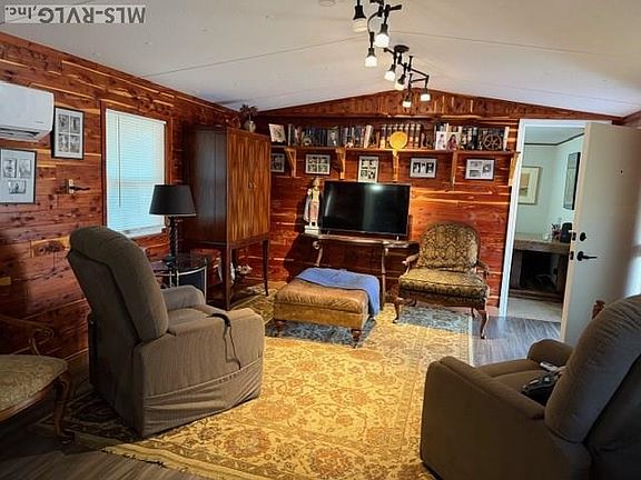 5th image of 2567 River Rd