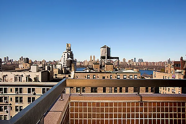 Sold by Adriana Arciello, LREB | media 4