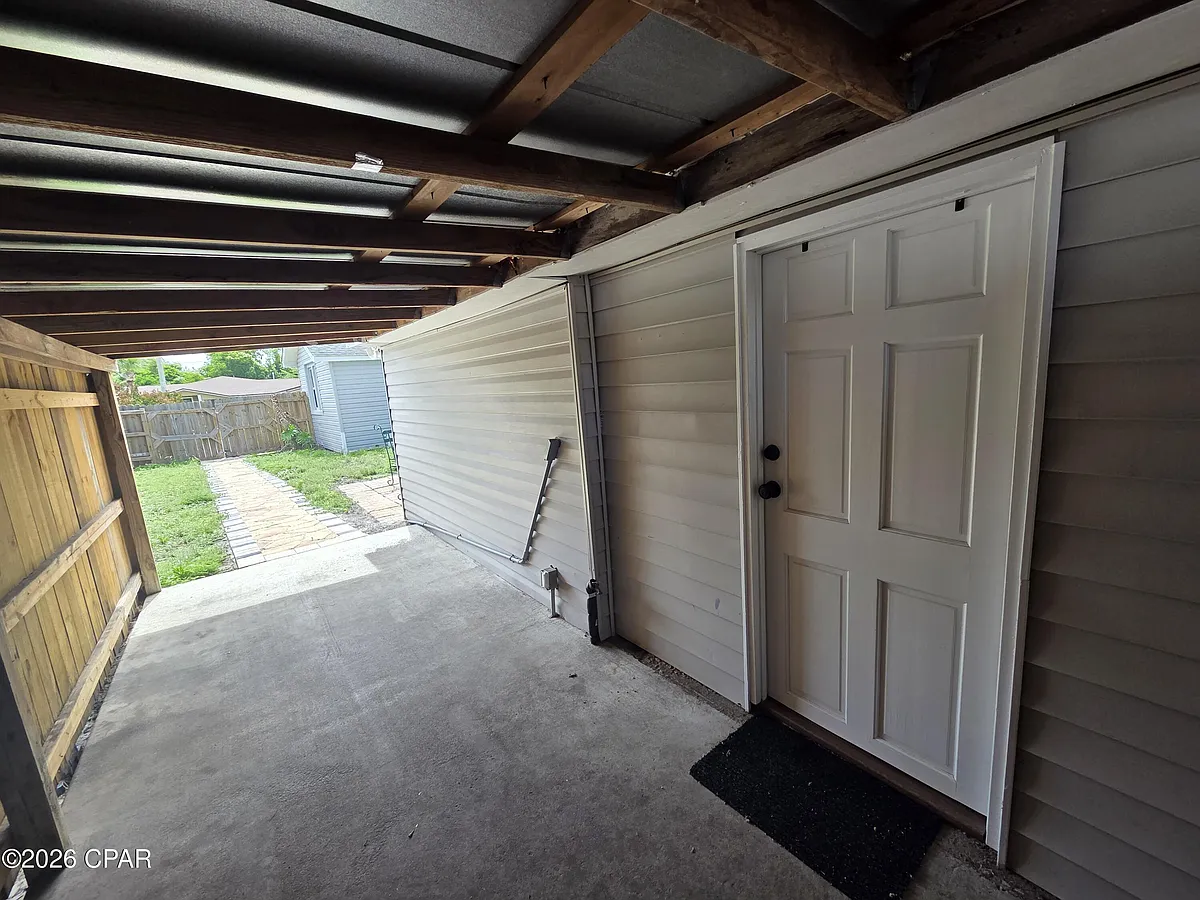 Building Photo - 1525 Oak Ave #B