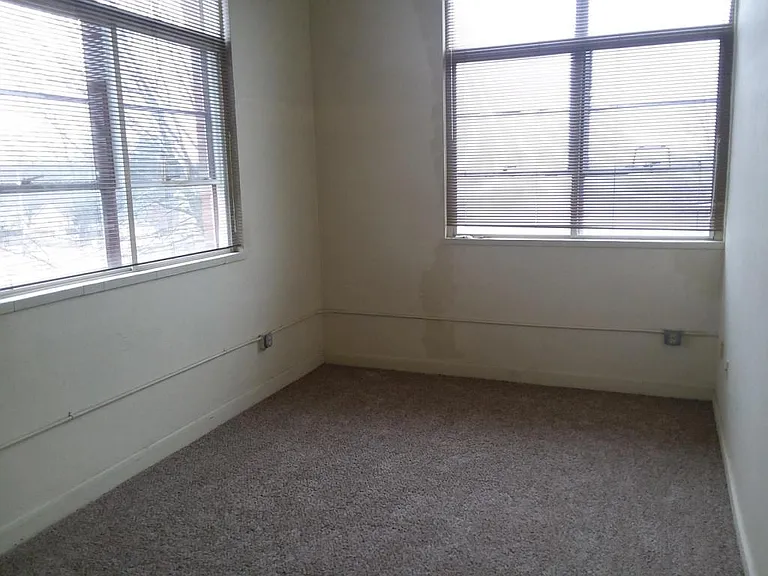 413 6th Ave #300 — Photo 7