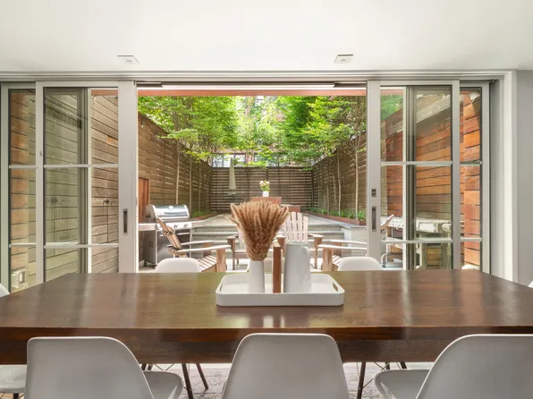 310 East 51st Street image 7 of 16