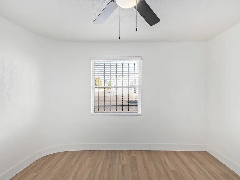 498 N Arizona Ave #5 — Photo 17