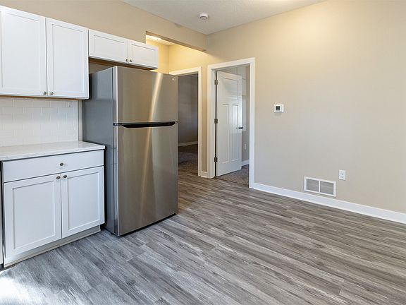 3rd image of 2406 Woodland Ave