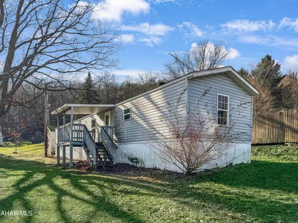 1715 Mott St, Nanty Glo, PA 15943