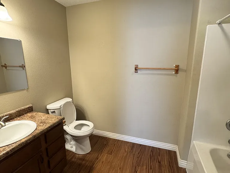 123 E Carlton St — Photo 3