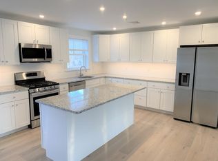 1 Broadway Ave APT 6, Ipswich, MA 01938