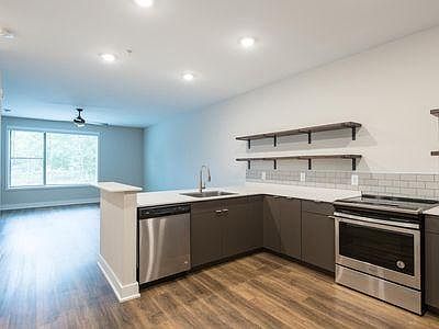 4th image of 140 Jennings Ave NW #303