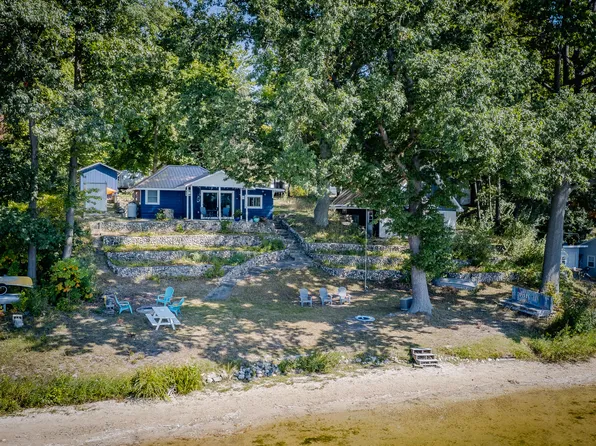 6645 S Lorne Dr, Pentwater, MI 49449