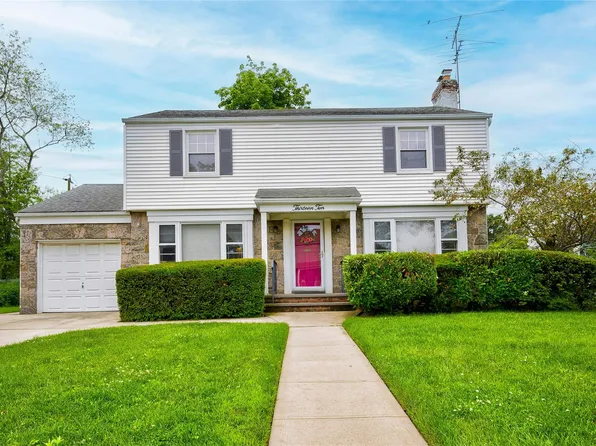 1310 Surrey Place, Rockville Centre, NY 11570