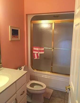 Upstairs Hallway Bathroom