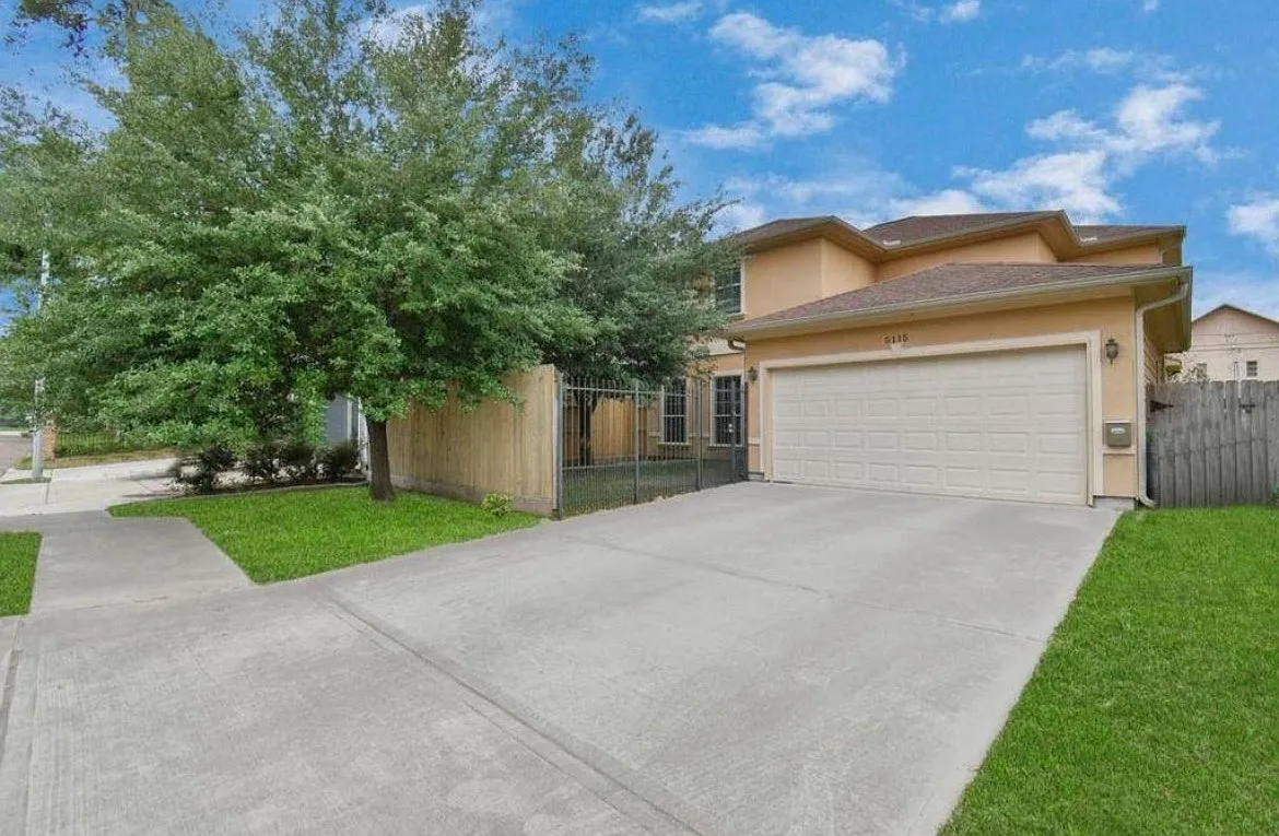 3 bed, 2.5 bath, 2225 sqft, $3,108 — Photo 1
