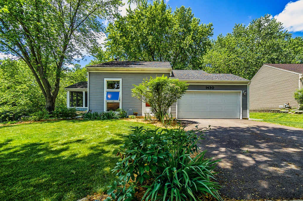 1430 Riverwood Dr photo 1