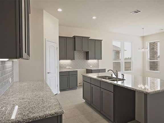 5th image of 13321 Sea Breeze Dr