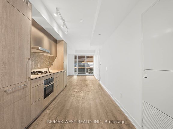 2nd image of 771 Yonge St #906
