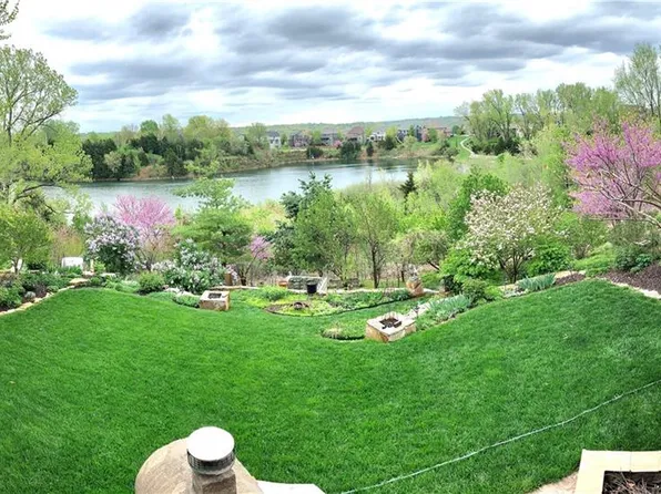 5619 Theden St, Shawnee, KS 66218