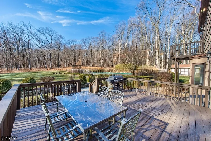 4 bed, 2.5 bath, $9,000 — Photo 4