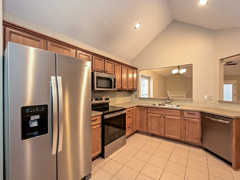 2204 Joann Dr — Photo 10