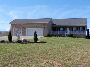1838 Pheasant Crossing Dr, Dandridge, TN 37725