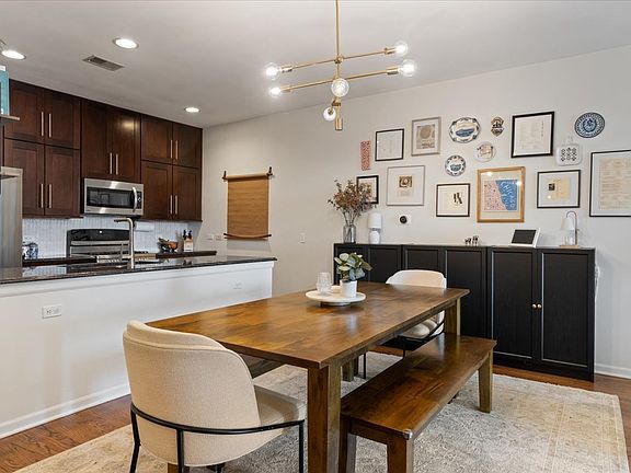 5th image of 2040 W Belmont Ave APT 302