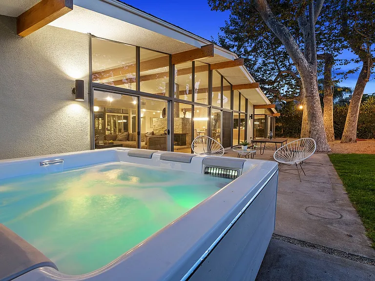 6225 Frondosa Dr — Photo 36