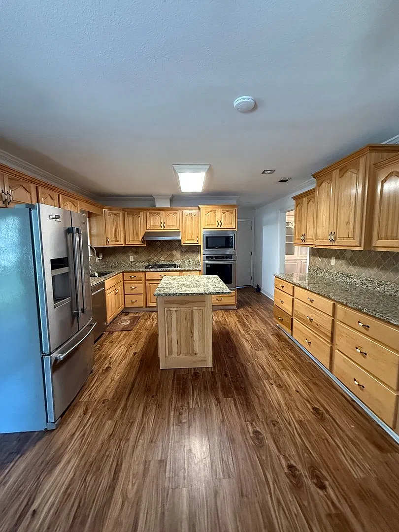 Beautiful 4 Bedroom/2 Bath home in Villa Del Rey Subdivison Ready to Move-in — Photo 4