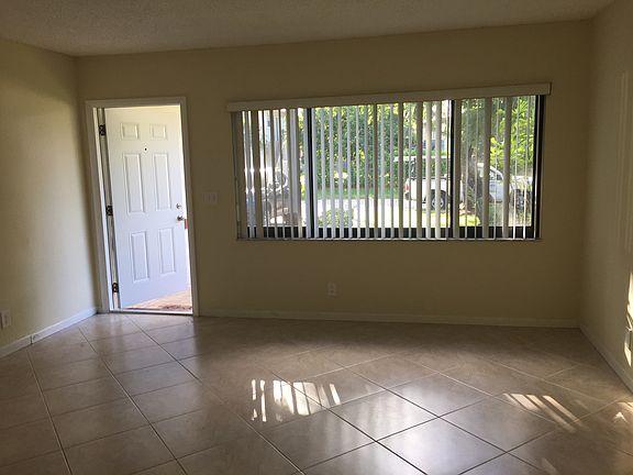 Living Room with big window