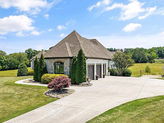 2nd image of 6824 Hickory Creek Rd