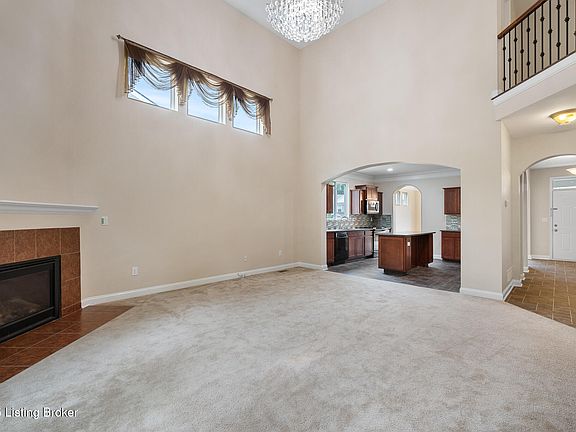 5th image of 9108 Tamarack Grove Ln