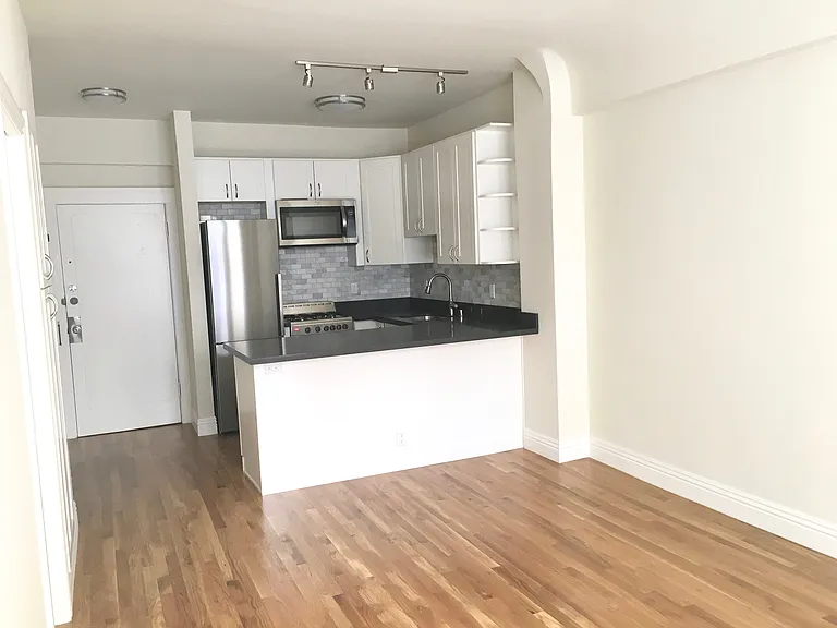 745 Hyde St #26 — Photo 3