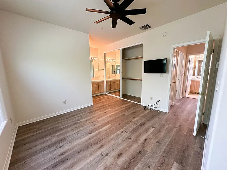 427 W Doran St #106 — Photo 11