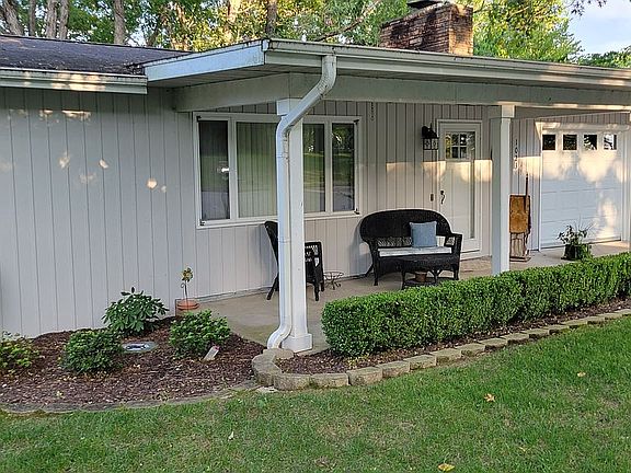 1023 CLIFF DRIVE FRONT PORCH