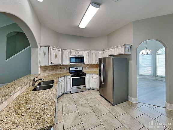 5th image of 18452 Sunrise Oaks Ct
