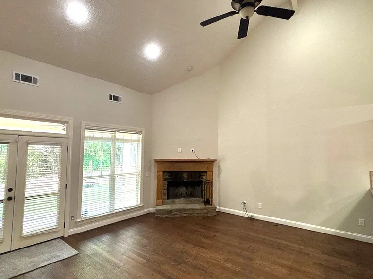 1018 Silver Lake Dr — Photo 18