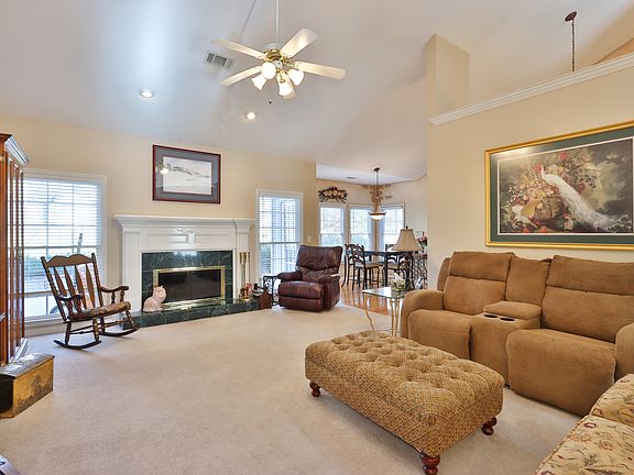 4th image of 340 Sweet Ivy Ln