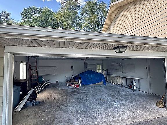 3rd image of 6 County View Rd
