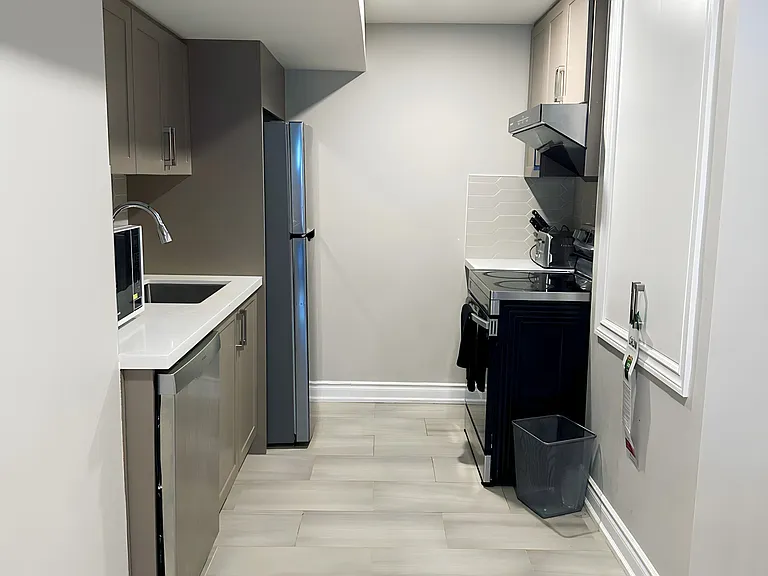 30 York Dr #B — Photo 17