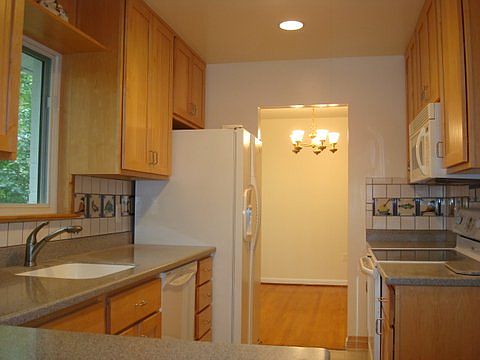 4th image of 3712 Moss Dr