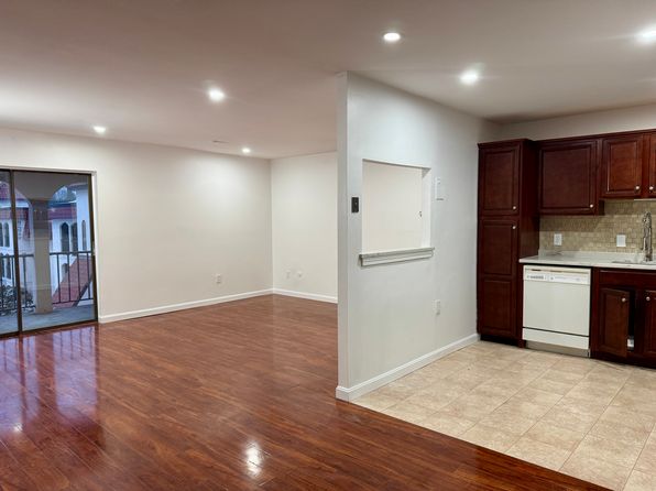 685 Oak St #12-11