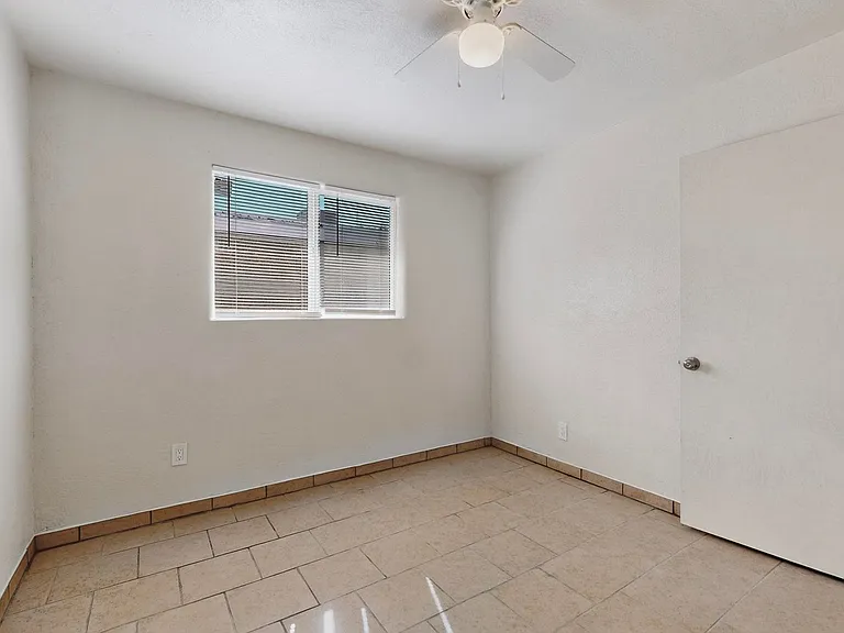 536 Cardenas Dr SE — Photo 35