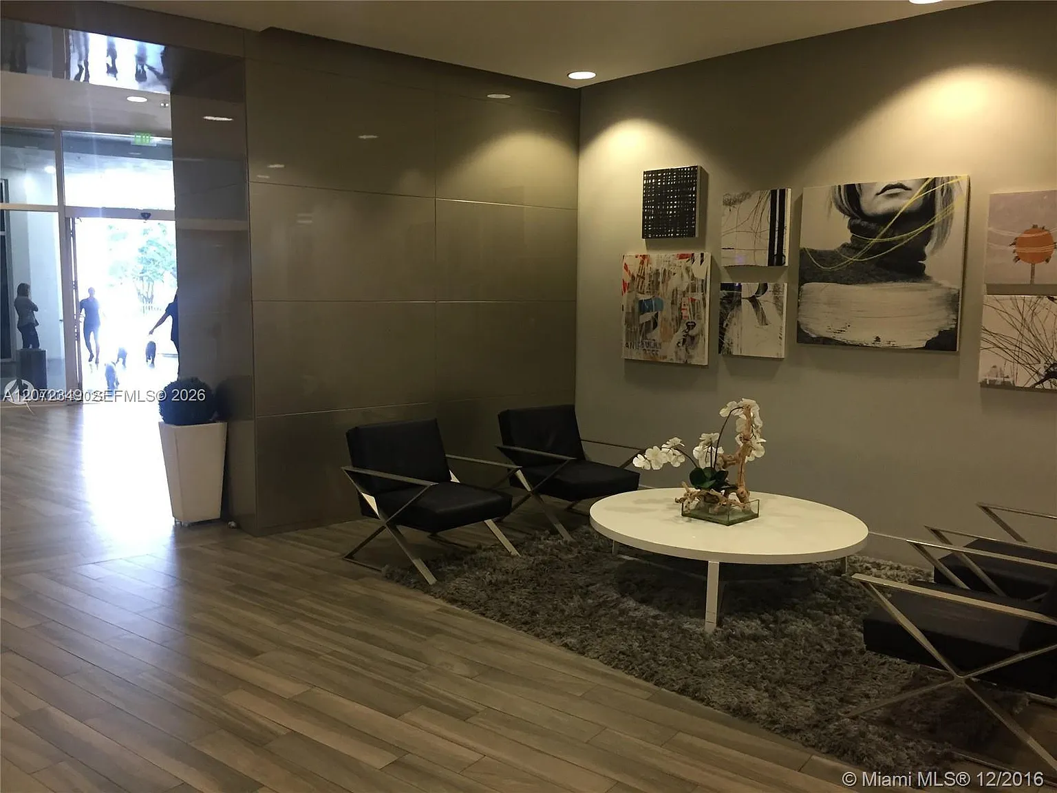 Opera Tower Condo — Photo 4
