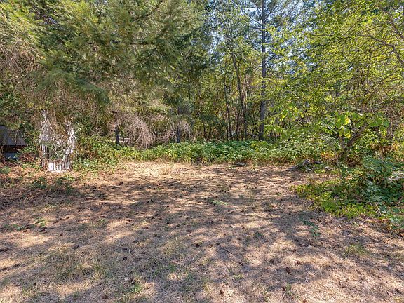 5th image of 7079 Rogue River Hwy